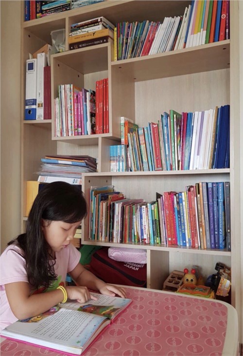 Mymy Tú Uyên – Cô học trò nhỏ đam mê đọc sách ở lớp 1A1 - Trường Tiểu học Ái Mộ B